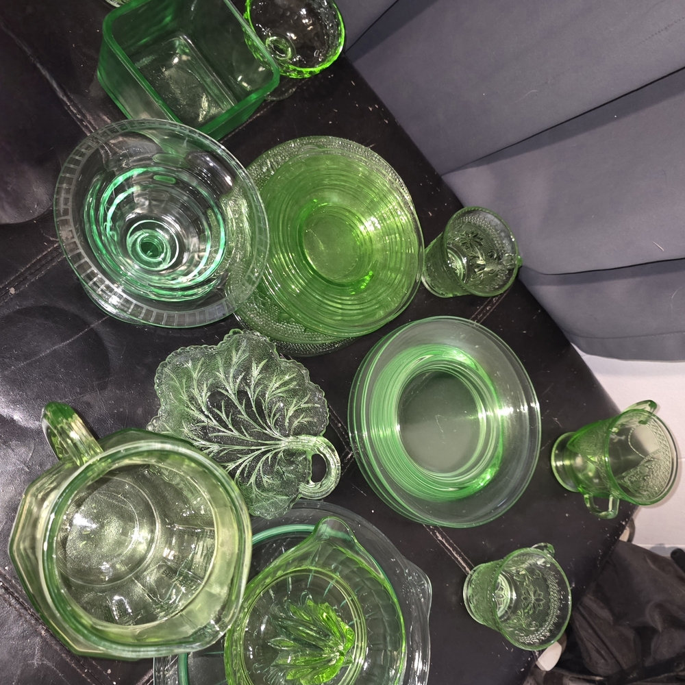Vintage Uranium Green Glassware Set